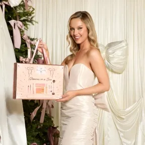 Bellamianta Glamour in a Bow Cosmetic Gift Set